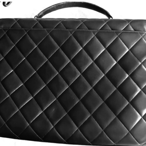 Authentic Gorgeous Vintage Chanel Briefcase Gold hardware - Picture 10 of 16